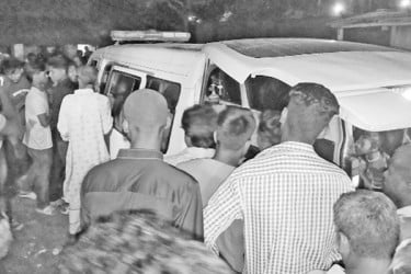 অবহেলায় মৃত্যুর অভিযোগ ক্লিনিক ঘেরাও