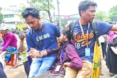 অবরোধ লাঠিচার্জ তুলকালাম