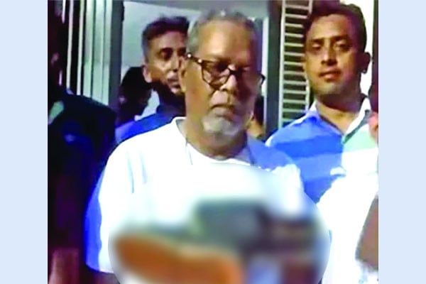 সাবেক সিইসি নূরুল গ্রেপ্তার জুতার মালা