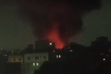 হাজারীবাগে ট্যানারির গুদামে আগুন, নিয়ন্ত্রণে দুই ইউনিট