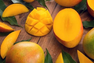 ওজন কমাতেও সাহায্য করতে পারে আম
