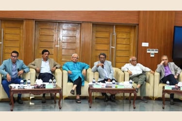 একটু ছাড় দেওয়ার জায়গায় আসুন, রাজনৈতিক দলগুলোকে আলী রীয়াজ