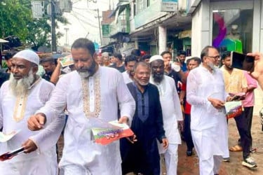 সোনারগাঁওয়ে বিএনপির লিফলেট বিতরণ