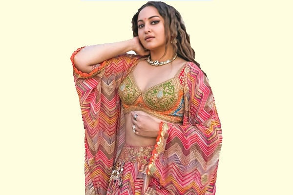 বিতর্কে সোনাক্ষী