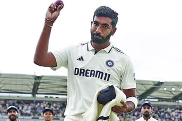 বুমরাহর ফাইফারে ভারতের লিড