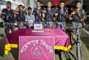 দেড় কোটি টাকার স্বর্ণসহ পাচারকারী আটক