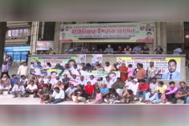 খুলেছে নগর ভবনের প্রধান ফটক, ভেতরে অবস্থান ইশরাক অনুসারীদের
