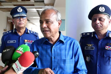 যারা মব সৃষ্টি করছে তাদের আইনের আওতায় আনব : স্বরাষ্ট্র উপদেষ্টা
