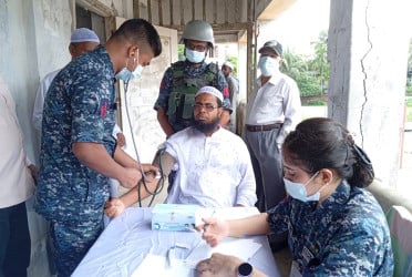 বরগুনায় সুবিধাবঞ্চিত মানুষের মাঝে বাংলাদেশ নৌবাহিনীর বিনামূল্যে চিকিৎসা সেবা প্রদান
