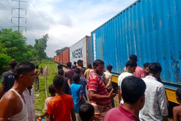 সীতাকুণ্ডে মালবাহী ট্রেনের চাকা লাইনচ্যুত