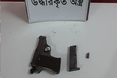 চাঁদপুরে যৌথ বাহিনীর অভিযানে অস্ত্র উদ্ধার