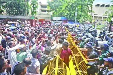 অচলাবস্থা কাটছে না সচিবালয়ে
