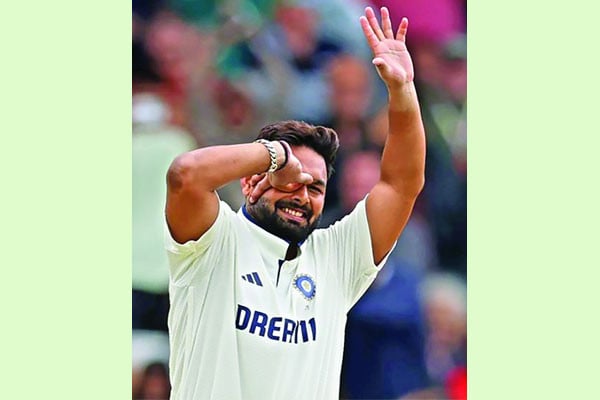 উভয় ইনিংসে পন্থের সেঞ্চুরি