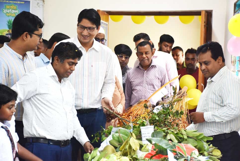 বালিয়াকান্দিতে তিন দিনব্যাপী ফল মেলার উদ্বোধন