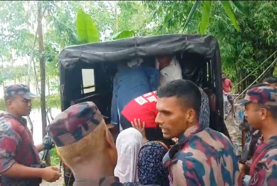 পাটগ্রাম সীমান্তে ৭ জনকে পুশইন