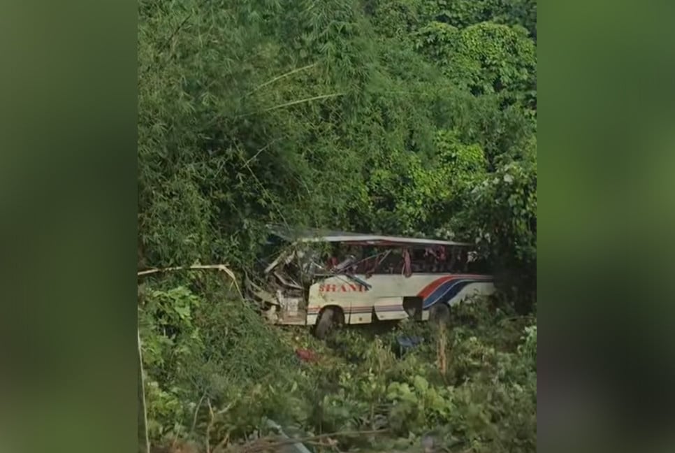 খাগড়াছড়িতে নিয়ন্ত্রণ হারিয়ে বাস খাদে, আহত ৯