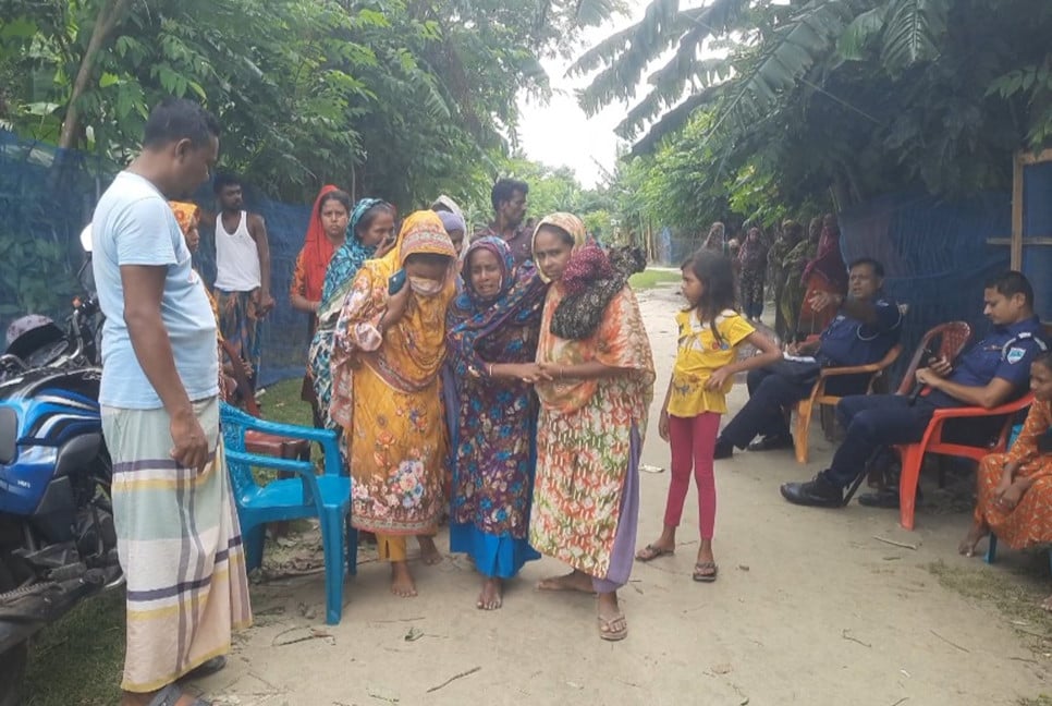 মোংলায় পুকুরকে কেন্দ্র করে প্রতিপক্ষের হামলায় আহত ৬