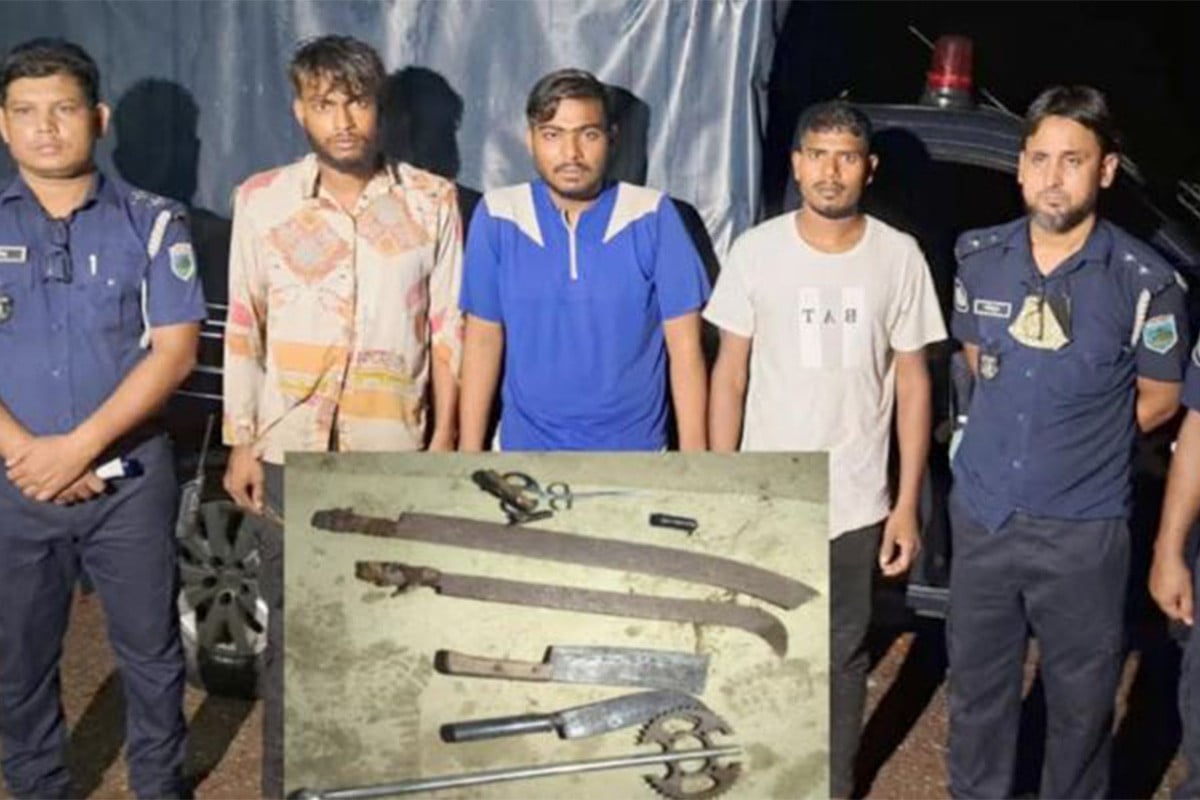 বগুড়ায় দেশীয় অস্ত্রসহ গ্রেফতার ৩