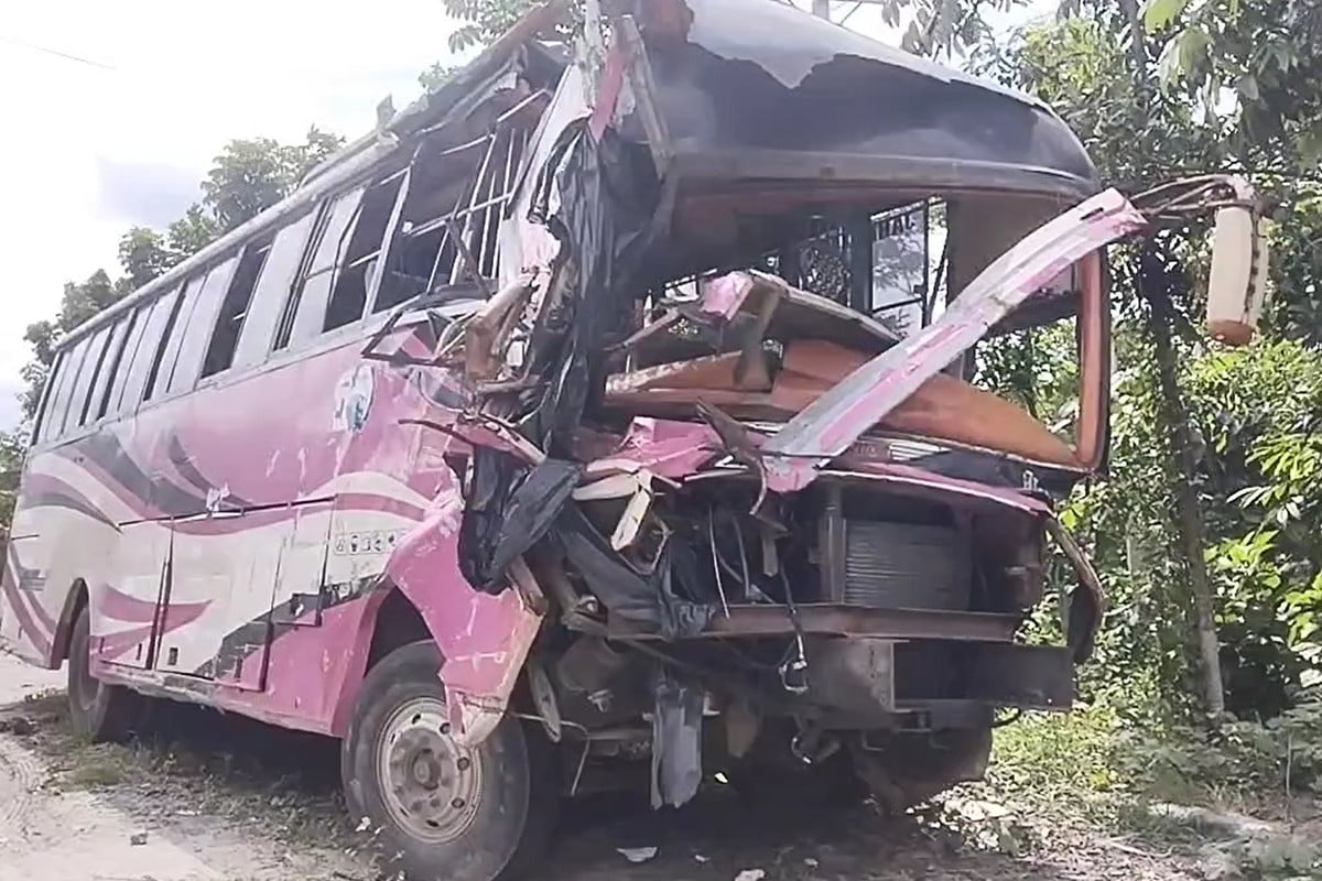 এক্সপ্রেসওয়ে ও মহাসড়কে পৃথক বাসের সংঘর্ষে নিহত ১, আহত ১১