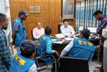 দিনাজপুরে নির্বাচন অফিসে দুদকের অভিযান