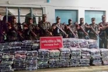 নালিতাবাড়ী সীমান্তে ভারতীয় শাড়ি জব্দ করেছে বিজিবি