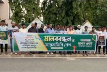 ঢাকা-নারিতা সরাসরি ফ্লাইট চালু রাখার দাবিতে মানববন্ধন