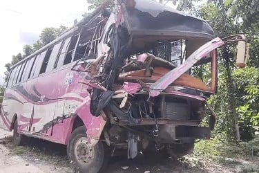 এক্সপ্রেসওয়ে ও মহাসড়কে পৃথক বাসের সংঘর্ষে নিহত ১, আহত ১১