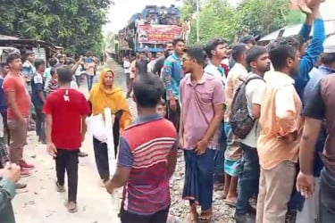 চুয়াডাঙ্গায় ট্রেনের যাত্রাবিরতির দাবিতে রেলপথ অবরোধ