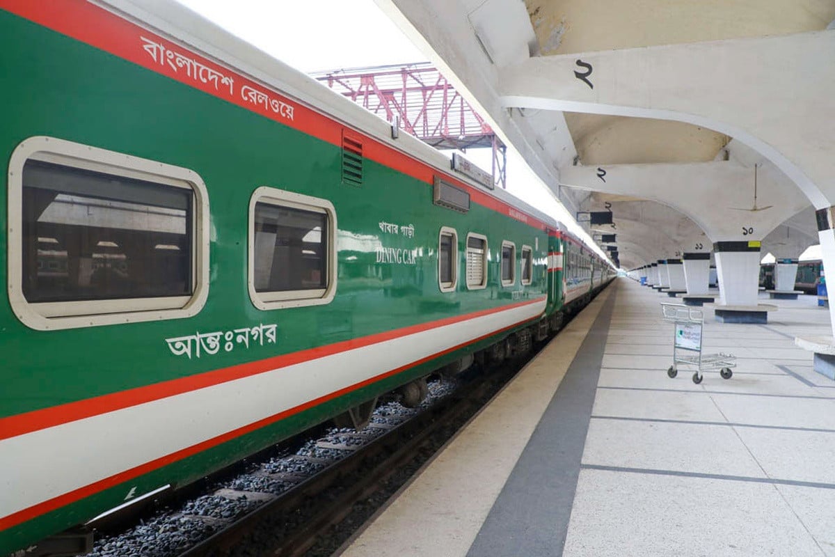 কমলাপুর স্টেশনে ট্রেনের টয়লেটে যাত্রীকে ধর্ষণের অভিযোগ, রেলওয়ে কর্মচারী আটক