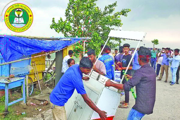 চলছে উচ্ছেদ-দখলের খেলা