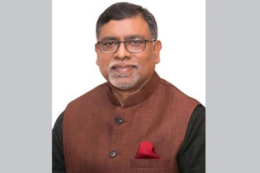 সবার মাথায় হাত, মালেকের বাজিমাত