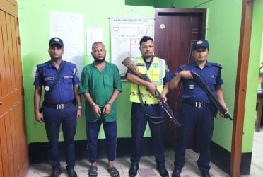 নাটোরে বাসচাপায় ৪ জন নিহতের ঘটনায় চালক গ্রেপ্তার