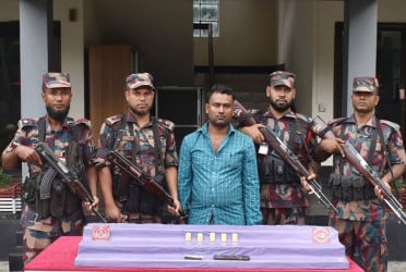 যশোরে ৮৭ লাখ টাকার স্বর্ণের বার উদ্ধার