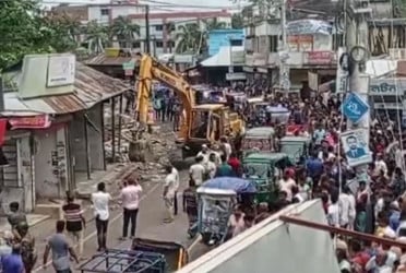 লক্ষ্মীপুরে ৭৫ দোকানঘর উচ্ছেদ, পাউবোর ১২ কোটি টাকার সম্পদ উদ্ধার