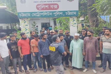 চমেকে ২১ দালাল গ্রেফতার