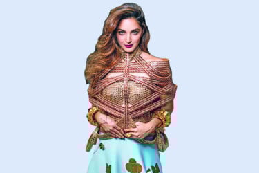 আইকনিক চরিত্রে কিয়ারা