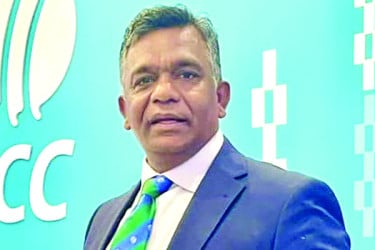 নিজেকে ভাগ্যবান ভাবছেন বুলবুল