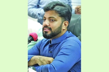 উপদেষ্টা আসিফকে ক্ষমা চাইতে হবে