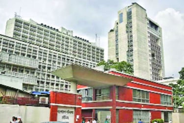 সচিবালয়ে কর্মচারী দুই গ্রুপের মারামারি