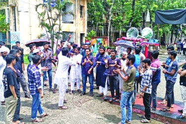 পাঁচ দাবিতে বিএম কলেজ শিক্ষার্থীদের বিক্ষোভ