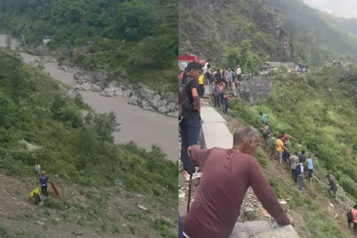 ভারতের উত্তরাখণ্ডে বাস নদীতে পড়ে নিহত ১