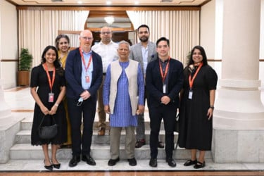 সামাজিক যোগাযোগমাধ্যমে অপতথ্য মোকাবেলায় আরও কার্যকর উপায় খুঁজে বের করতে মেটাকে প্রধান উপদেষ্টার আহ্বান