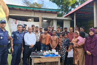 সীমান্তবর্তী সেনারবাদী গ্রামে অভিযান, নারীসহ আটক ৫