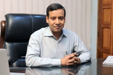 'আমেরিকায় এক আওয়ামী চোর পরিবার রোলস রয়েসে মসজিদে যায়'