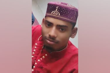 নড়াইলে বজ্রপাতে বাবার সামনে ছেলের মৃত্যু