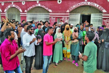 পাঁচ দাবিতে শাটডাউন বিএম কলেজ
