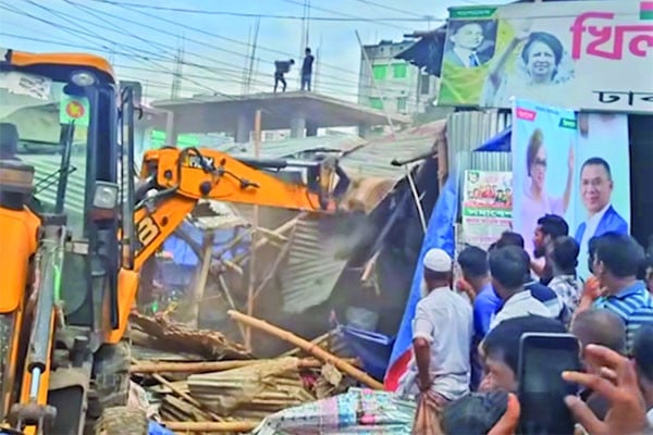 খিলক্ষেতে রাজউকের একতরফা উচ্ছেদ অভিযান চালানোর অভিযোগ
