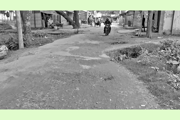 ঢিমেতালে সড়ক নির্মাণ