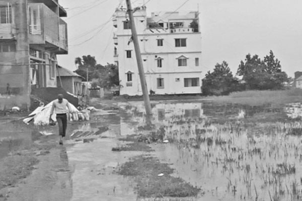 জলাবদ্ধতা দুর্ভোগ বর্ষা এলেই
