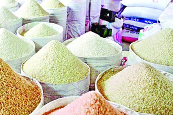 যে কারণে অস্থির চালের বাজার